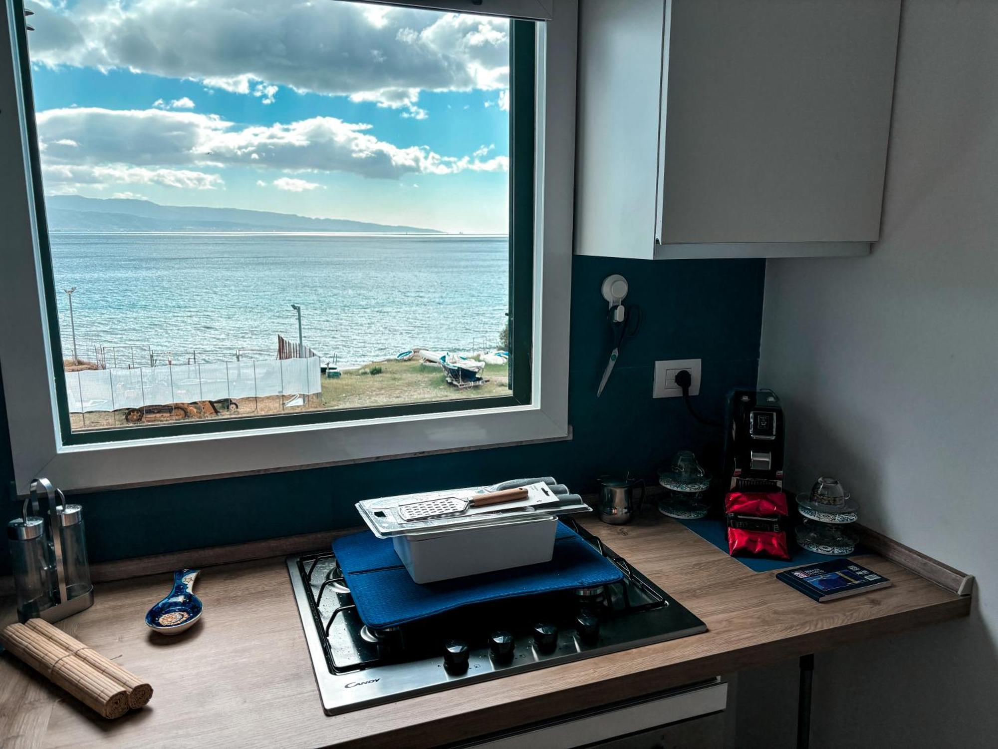 Apartamento Bilocale Affacciato Sullo Stretto Mesina Exterior foto